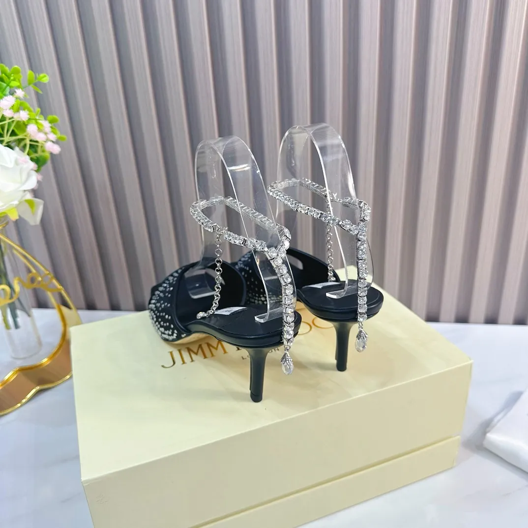 👟👟Ex-factory price 660👟👟 JIMMY CHOO (Jimmy CHOO) 💝💝💝 is a very comprehensive noble fashion lifestyle brand, with a series of women's high-heeled, medium-heeled, flat-heeled sandals with the same strap from major fashion bloggers and celebrities in Hong Kong and the United States.  The Australian pointed toe, round toe and square toe series are simply beautiful. Fall in love with elegance and playful sense of the future. Just by looking at them, you want to own them immediately, but you can really think about a pair of exquisite high heels~~~~~~~~~~~~~~~~~ 💝This series is specially designed for extraordinary and indifferent ladies, thus creating a unique overall effect, Jimmy Choo Design products that inspire women to move forward and show their charm💝💝💝 1⃣️Material: Imported genuine mesh hot diamond 2⃣️Inner: Imported Italian lambskin, super soft and delicate 3⃣️Outsole: Imported Italian original original color genuine leather outsole Heel height 6.5cm (10.0/8.5cm can be made) 4⃣️Code number: 35-39 (34.40.41.42 customized)
